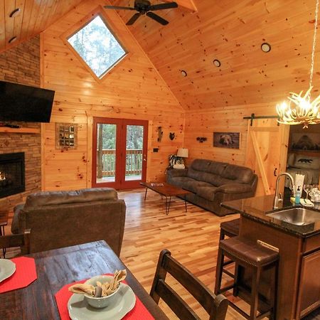210 Cubs In The Treetops - Luxurious Cabin In Gatlinburg Exterior photo