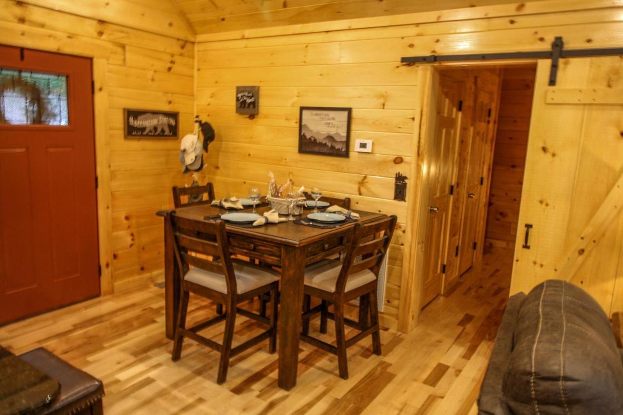 210 Cubs In The Treetops - Luxurious Cabin In Gatlinburg Exterior photo