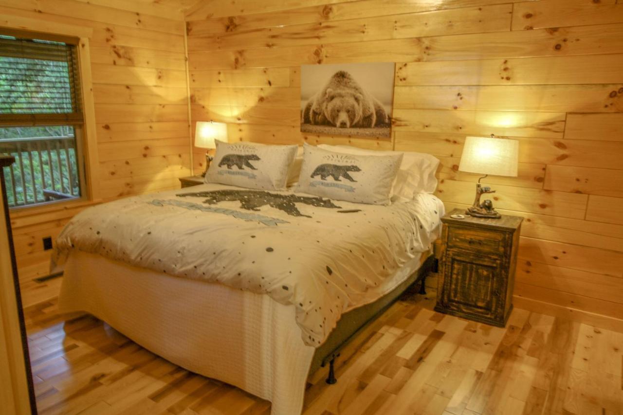 210 Cubs In The Treetops - Luxurious Cabin In Gatlinburg Exterior photo